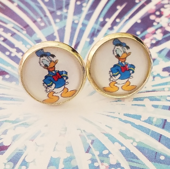 Jewelry - Donald Duck earrings